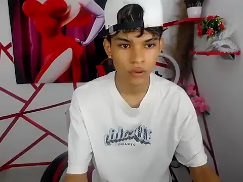 chris evans77 online show from April 16, 2026, 8:31 pm