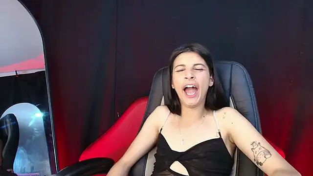 jazminswee online show from April 14, 2026, 8:19 am