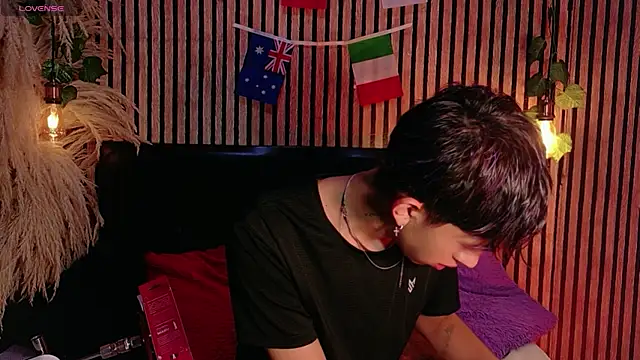 Snapshot of Tommy_Fox chatting on July 9, 2026, 3:40 am Tommy Fox online show from July 9, 2026, 3:40 am