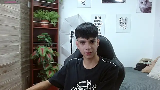 Snapshot of maxim_rod chatting on April 7, 2026, 8:43 pm maxim rod online show from April 7, 2026, 8:43 pm