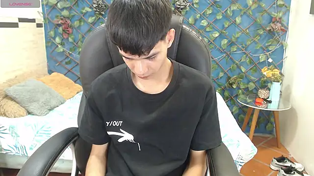 Snapshot of maxim_rod chatting on April 12, 2026, 3:32 am maxim rod online show from April 12, 2026, 3:32 am