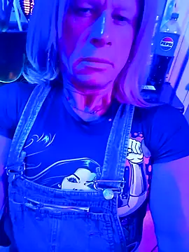 DomMONIKA online show from April 8, 2026, 9:49 pm