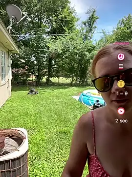 Snapshot of RoxyRedXO12 chatting on May 29, 2026, 7:53 pm RoxyRedXO12 online show from May 29, 2026, 7:53 pm