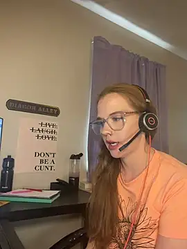 Snapshot of RoxyRedXO12 chatting on March 31, 2026, 9:50 pm RoxyRedXO12 online show from March 31, 2026, 9:50 pm