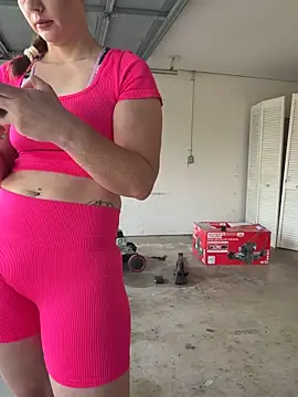 Snapshot of RoxyRedXO12 chatting on March 29, 2026, 8:43 pm RoxyRedXO12 online show from March 29, 2026, 8:43 pm