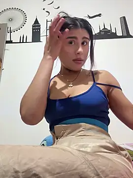 Emmaliz14 online show from April 3, 2026, 8:37 pm