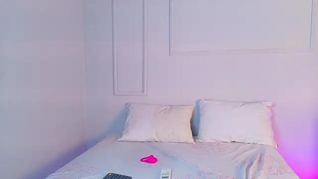 ThalianaRosse online show from April 14, 2026, 3:44 am