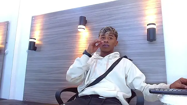 LuckyBluex online show from April 2, 2026, 8:26 pm