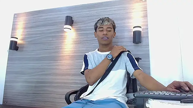 LuckyBluex online show from March 31, 2026, 2:46 am