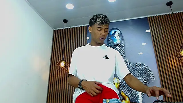 LuckyBluex online show from April 17, 2026, 7:38 pm