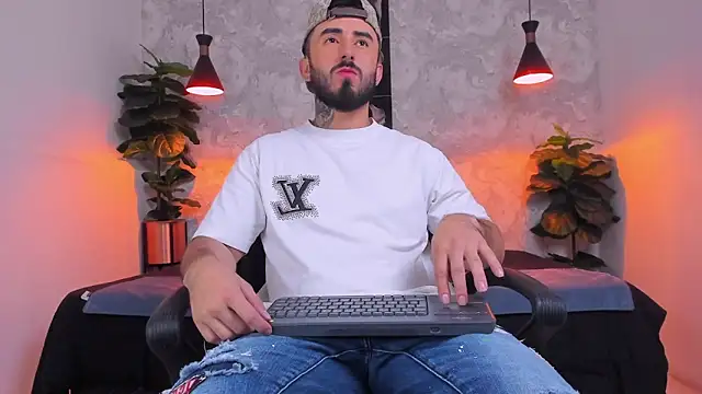 Snapshot of martin_foster_ chatting on April 4, 2026, 4:08 am martin foster online show from April 4, 2026, 4:08 am