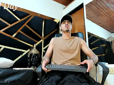 Snapshot of LucaColmal chatting on April 6, 2026, 4:46 am LucaColmal online show from April 6, 2026, 4:46 am