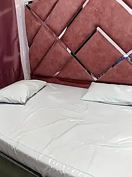 Snapshot of LucaColmal chatting on April 9, 2026, 8:53 am LucaColmal online show from April 9, 2026, 8:53 am