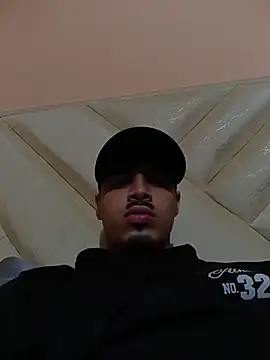 Snapshot of LucaColmal chatting on April 5, 2026, 2:40 am LucaColmal online show from April 5, 2026, 2:40 am