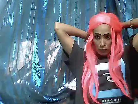 Alanadelray21 online show from May 19, 2026, 7:04 am