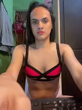 Snapshot of Bella_CiaoX chatting on April 2, 2026, 6:25 pm Bella CiaoX online show from April 2, 2026, 6:25 pm