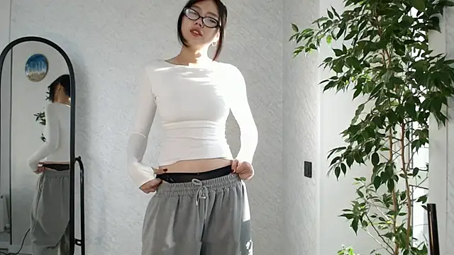 Snapshot of SecretTiny chatting on April 8, 2026, 2:02 am SecretTiny online show from April 8, 2026, 2:02 am