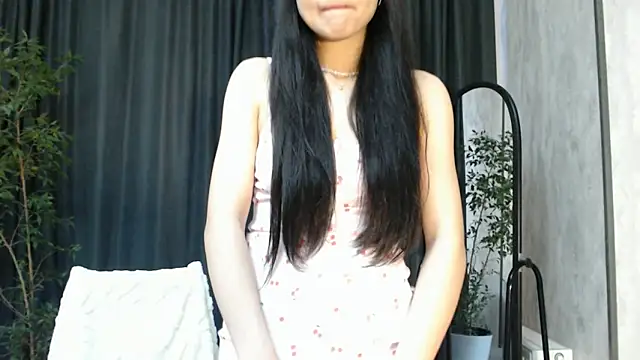 Snapshot of SecretTiny chatting on April 9, 2026, 12:33 pm SecretTiny online show from April 9, 2026, 12:33 pm