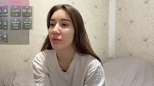 NamiLoon online show from April 14, 2026, 4:06 am