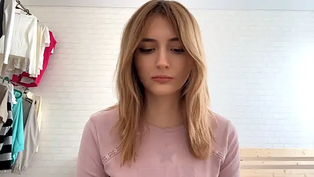 CassiPlacido online show from April 3, 2026, 9:05 am