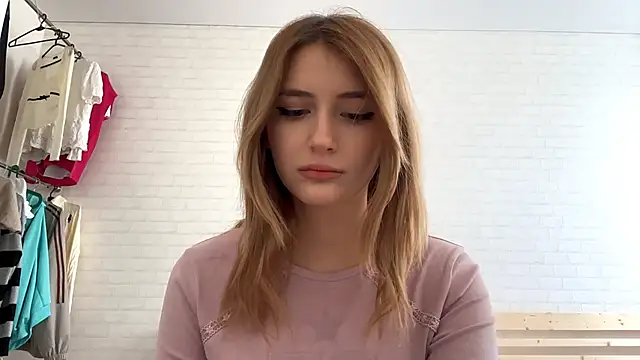 CassiPlacido online show from April 13, 2026, 8:40 am