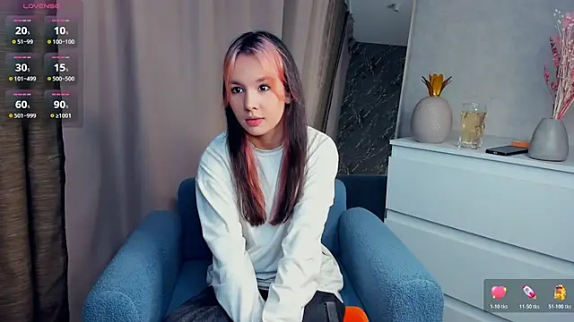 EnolaNewand online show from April 16, 2026, 4:41 pm