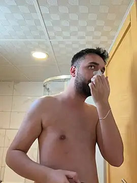 Arin21201 online show from April 11, 2026, 12:42 pm