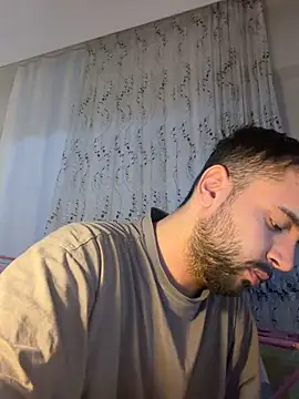 Arin21201 online show from April 13, 2026, 8:02 pm