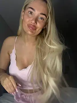 Snapshot of Hannah1899 chatting on April 15, 2026, 9:04 pm Hannah1899 online show from April 15, 2026, 9:04 pm