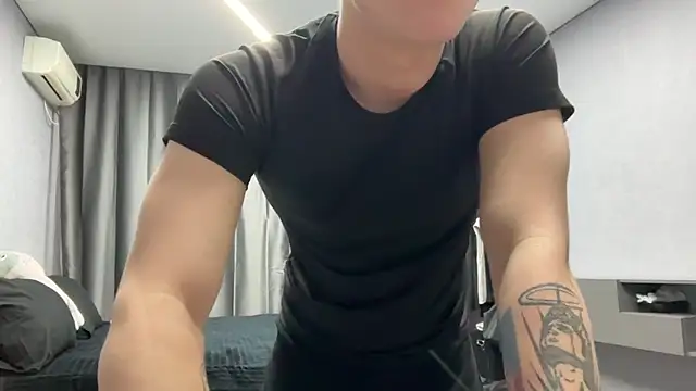 MaxWoolf online show from April 17, 2026, 2:09 pm