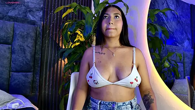 Snapshot of Amaia_aa_ chatting on April 11, 2026, 7:39 pm Amaia aa online show from April 11, 2026, 7:39 pm