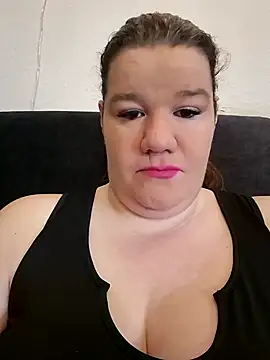 curvystachel42 online show from April 4, 2026, 11:17 am