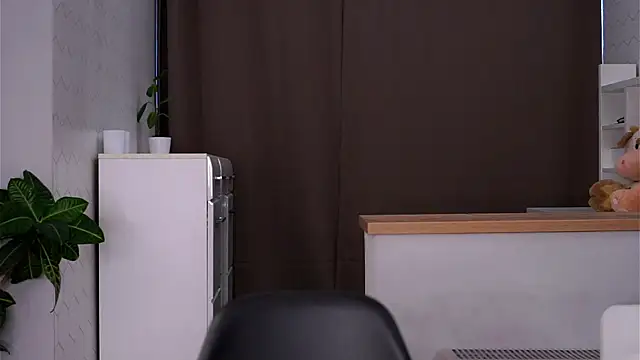 sinfulThea online show from April 9, 2026, 11:38 am