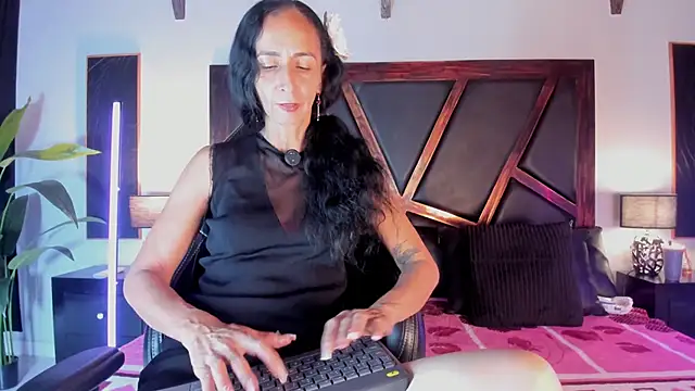 SamanttaLopez online show from April 15, 2026, 1:48 pm