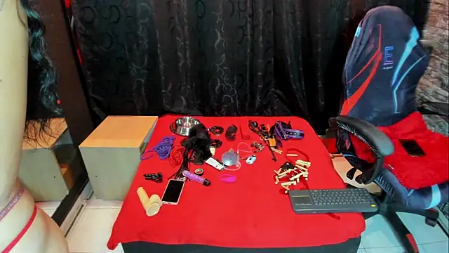 Annaleah  online show from April 15, 2026, 11:59 am