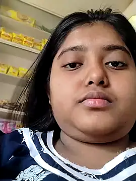 dreamdollx online show from April 17, 2026, 8:17 am