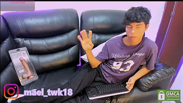 Mael Twink online show from April 11, 2026, 7:06 pm