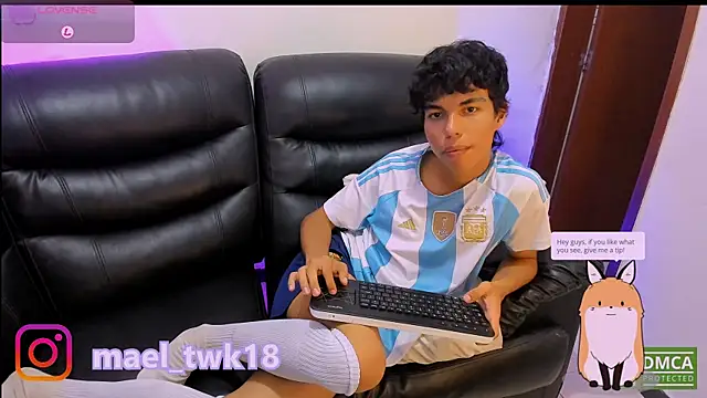 Mael Twink online show from April 10, 2026, 9:33 pm