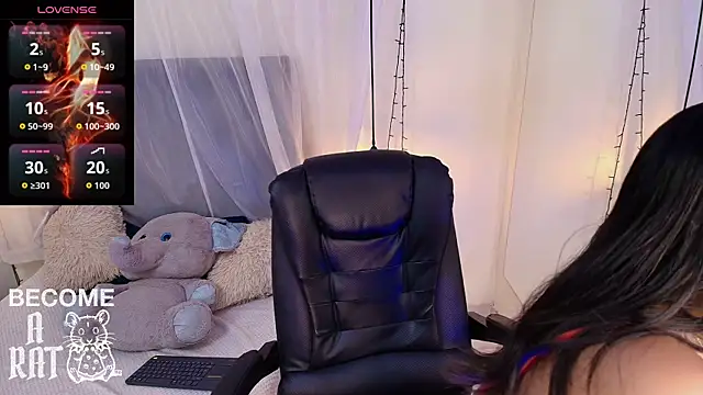 Honeyy 01 online show from May 22, 2026, 7:45 pm