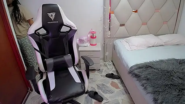 Snapshot of Exotic_big_ chatting on April 5, 2026, 3:24 am Exotic big online show from April 5, 2026, 3:24 am