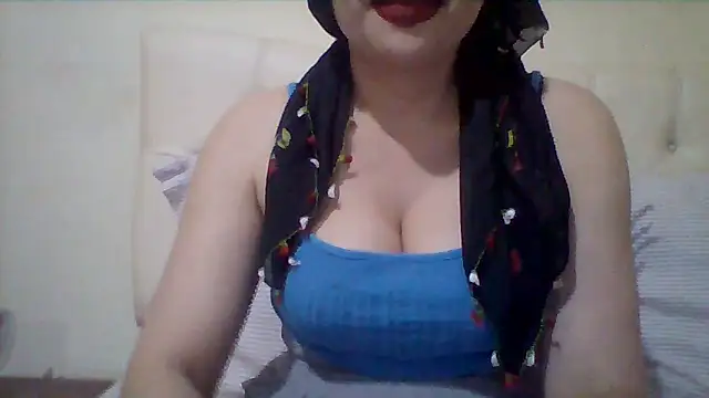 Snapshot of busex25 chatting on June 6, 2026, 9:20 pm busex25 online show from June 6, 2026, 9:20 pm