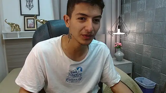 Snapshot of CaballeroNocturno_ chatting on April 6, 2026, 2:07 am CaballeroNocturno online show from April 6, 2026, 2:07 am