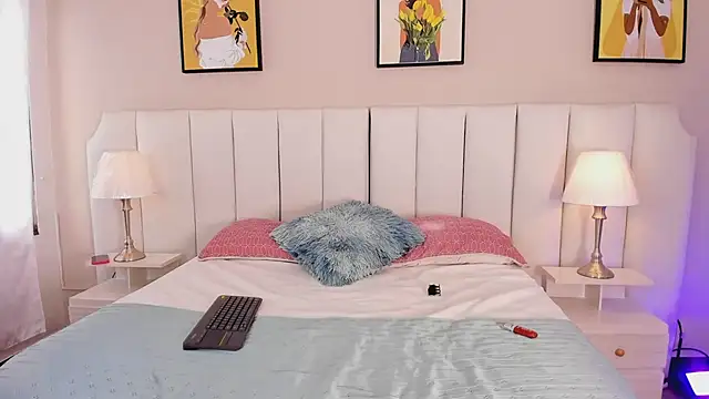 madisson  Stone online show from April 2, 2026, 12:56 pm