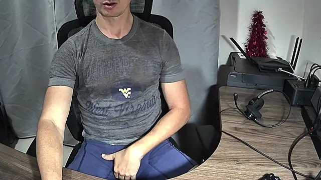 joven322 online show from April 8, 2026, 5:20 am