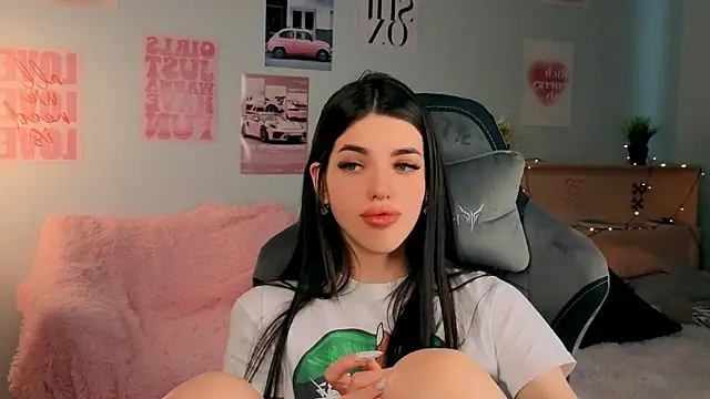 molly rettyy online show from April 11, 2026, 7:45 am