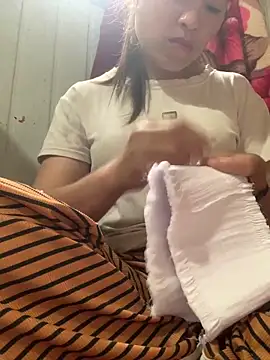 Sunny-smile1 online show from April 17, 2026, 1:08 am