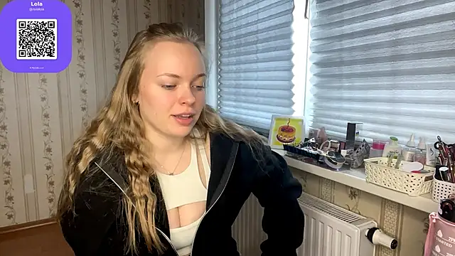 LolaZola online show from April 8, 2026, 9:11 am