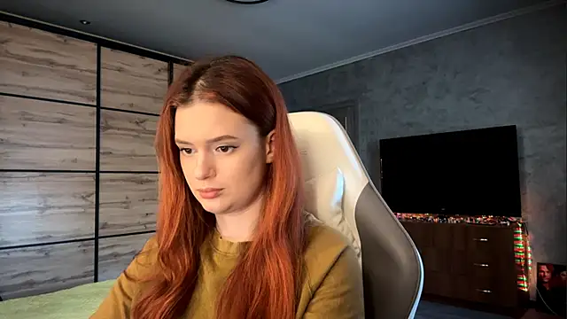 FoxyEmma online show from April 13, 2026, 3:05 pm