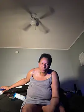 Snapshot of Sweetie8582 chatting on April 16, 2026, 12:11 am Sweetie8582 online show from April 16, 2026, 12:11 am