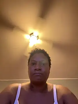 Snapshot of Sweetie8582 chatting on April 1, 2026, 11:45 pm Sweetie8582 online show from April 1, 2026, 11:45 pm